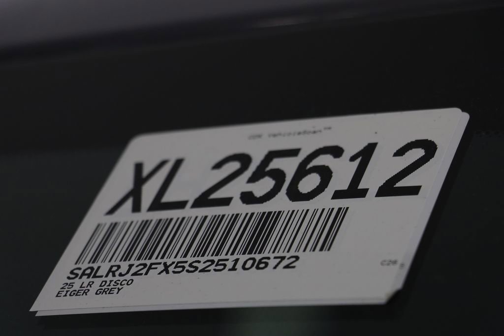 Used 2025 Land Rover Discovery S image 25