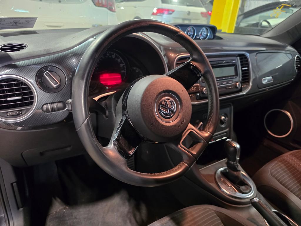 Used 2012 Volkswagen Beetle 2.0T image 4