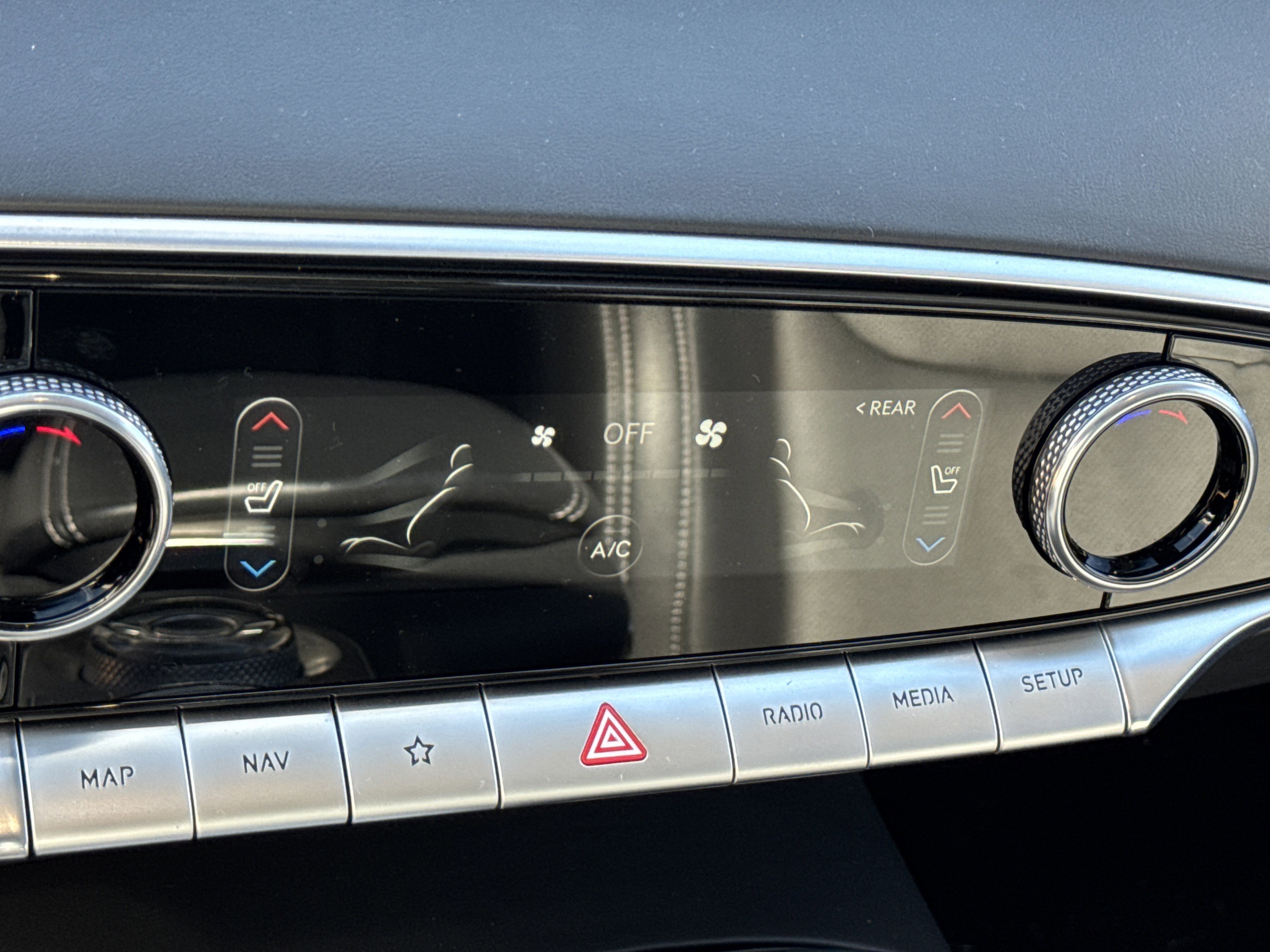 Used 2022 Genesis GV70 2.5T w/ Select Package image 34