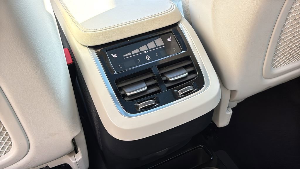 Certified 2023 Volvo XC90 B6 Plus w/ Protection Package AWD/4WD image 9
