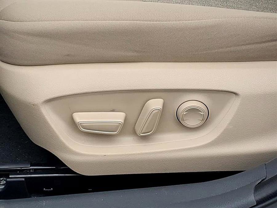 Used 2022 Toyota Camry LE image 20