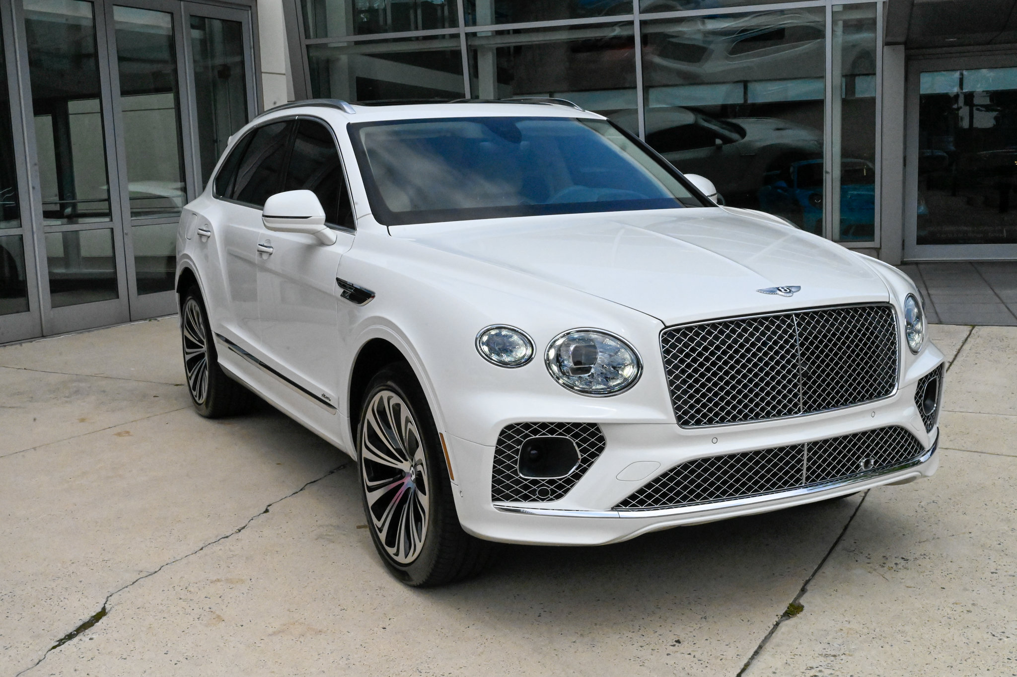 Used 2023 Bentley Bentayga AWD/4WD image 3