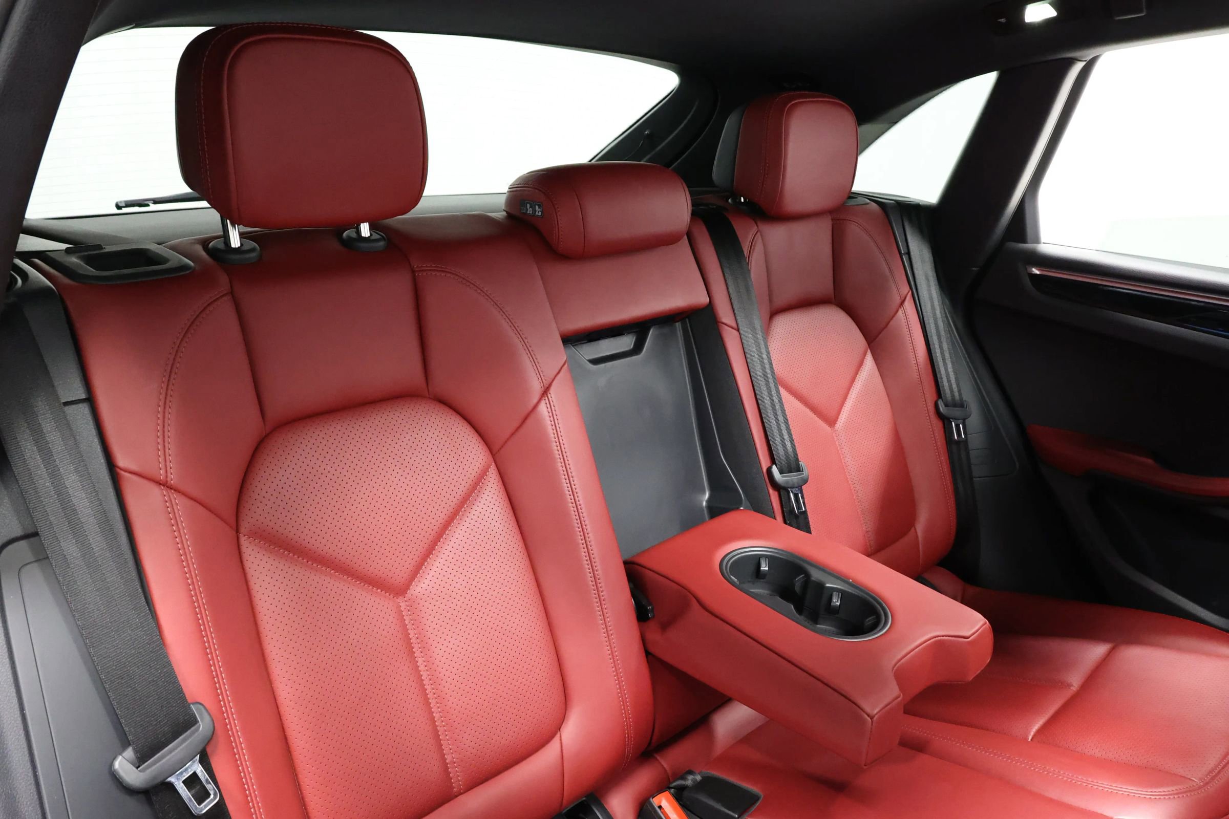 Used 2022 Porsche Macan image 66