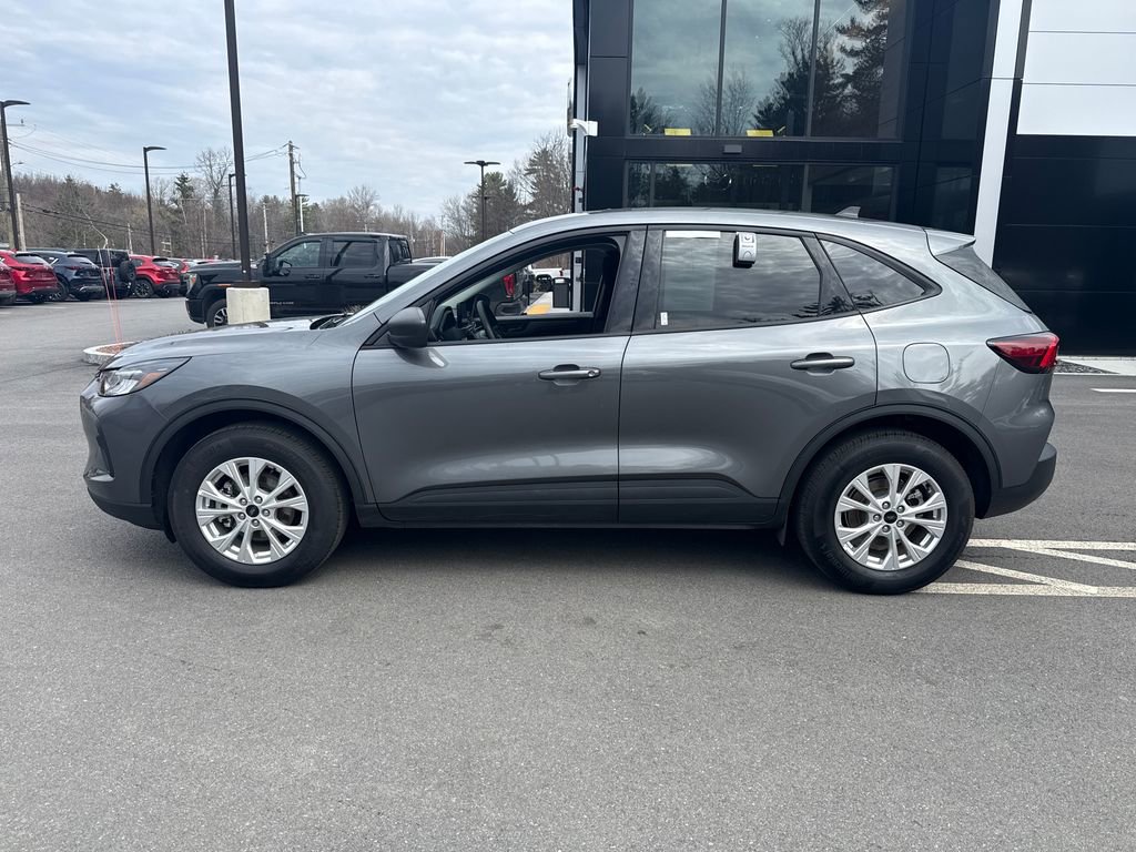 Used 2025 Ford Escape Active AWD/4WD image 2