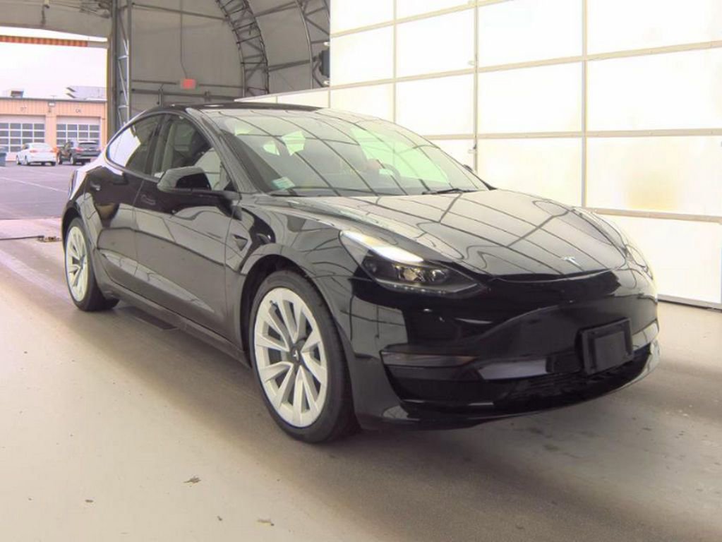 Used 2023 Tesla Model 3 Standard Range RWD image 4