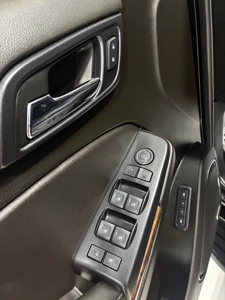Used 2020 Chevrolet Suburban LT AWD/4WD image 15