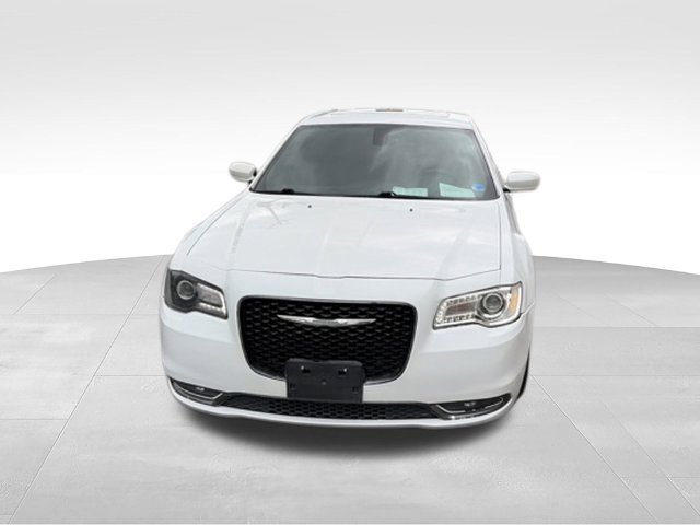 Used 2015 Chrysler 300 S RWD image 25