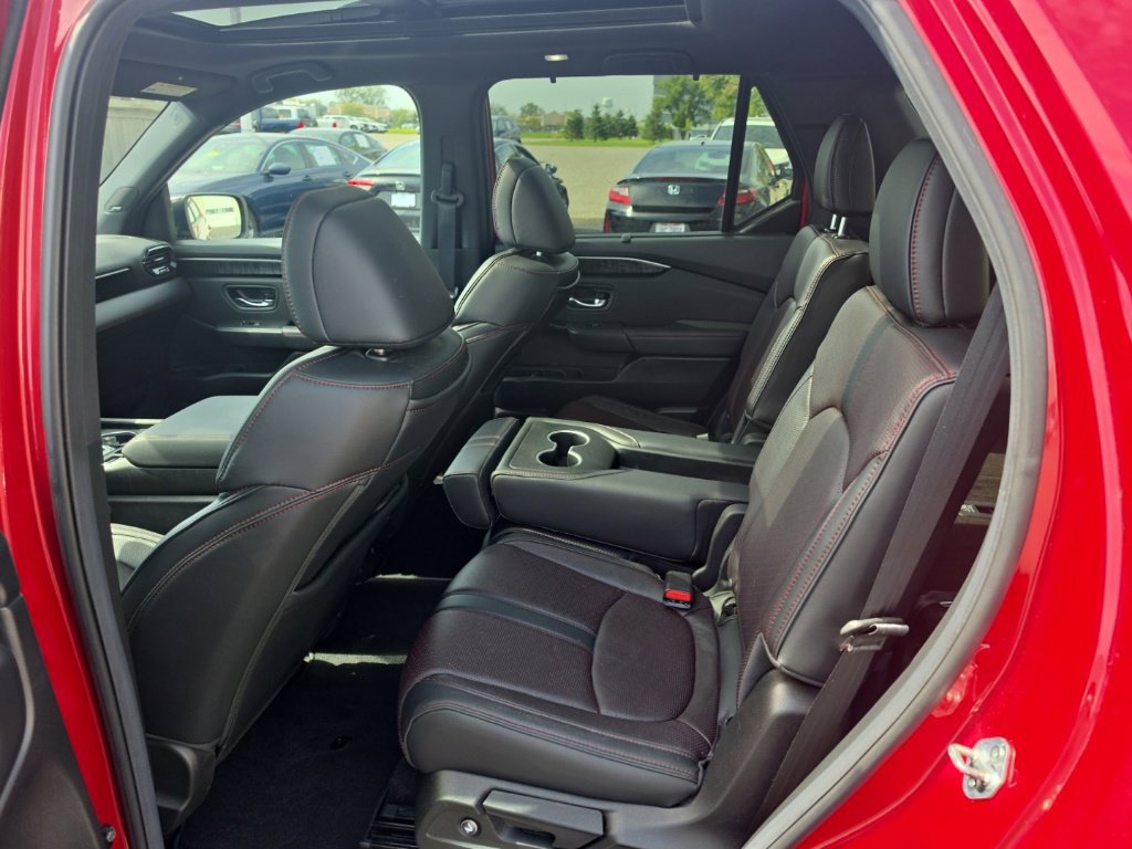 Certified 2025 Honda Pilot Black Edition image 25
