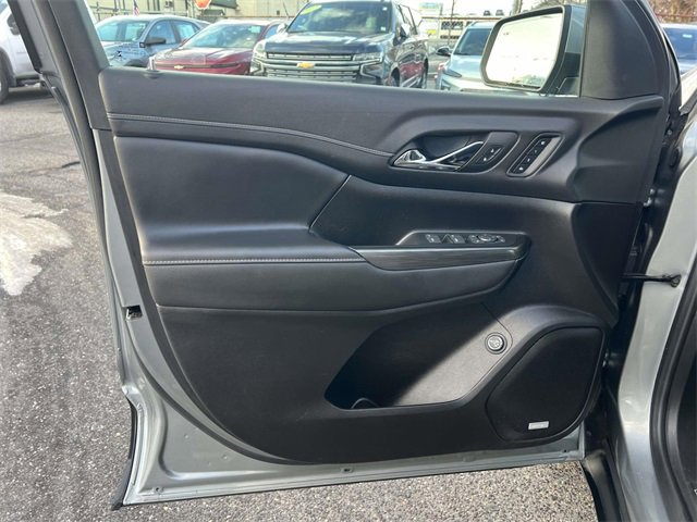 Used 2023 GMC Acadia SLT w/ Preferred Package image 16