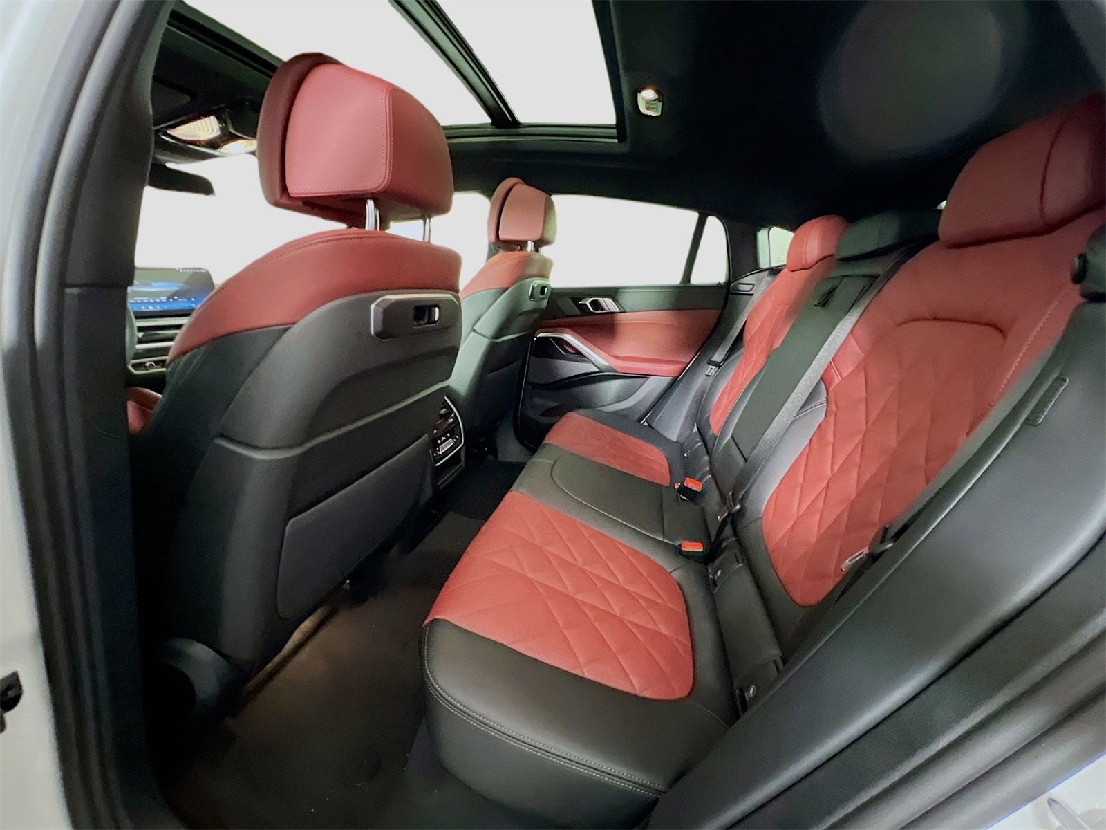New 2026 BMW X6 xDrive40i w/ Climate Comfort Package image 25