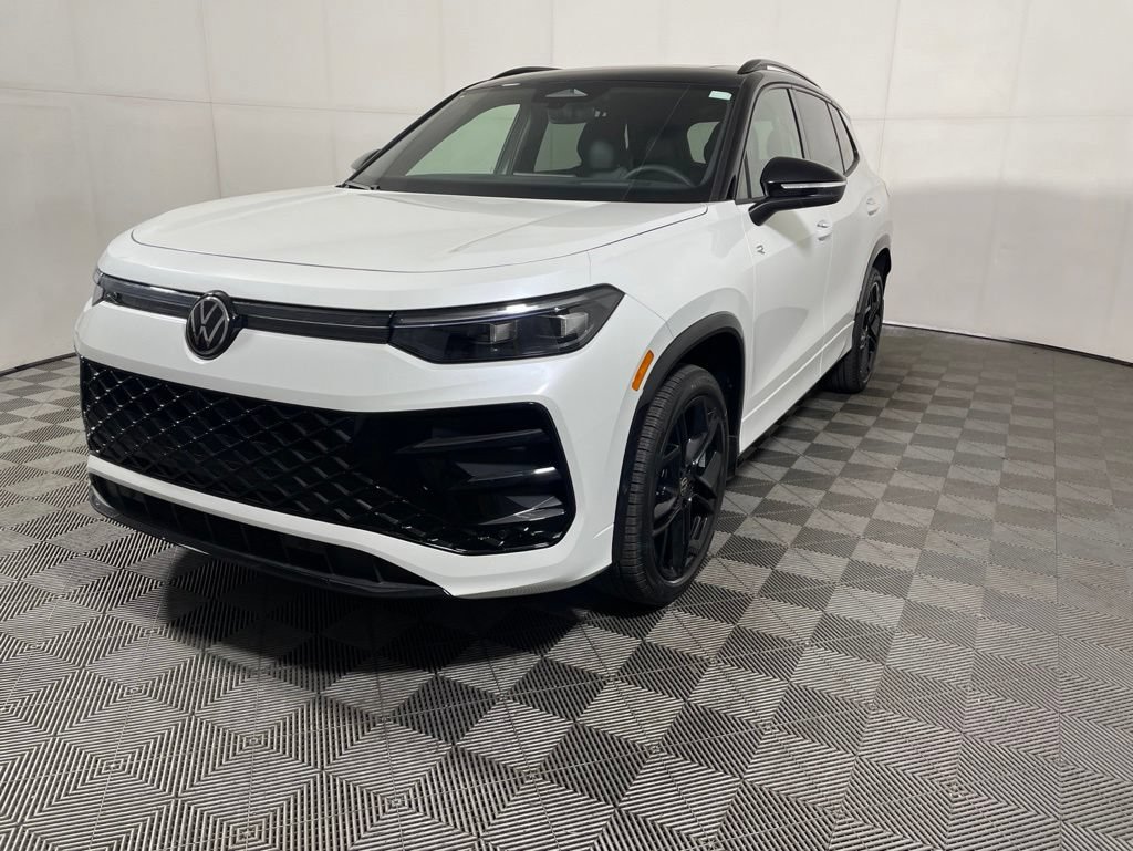 New 2026 Volkswagen Tiguan SE R-Line AWD/4WD image 2