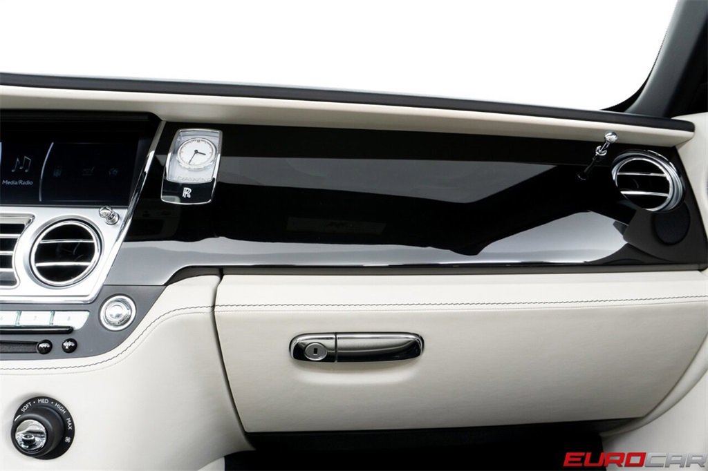 Used 2018 Rolls-Royce Dawn image 36