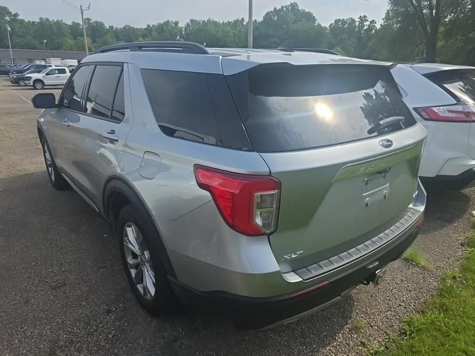 Used 2024 Ford Explorer XLT w/ Equipment Group 202A AWD/4WD image 4