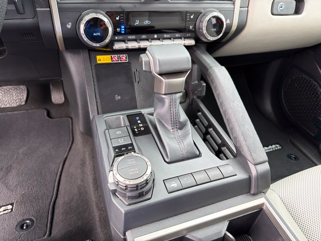 Used 2024 Toyota Tacoma Limited w/ Limited Package (LT) AWD/4WD image 16