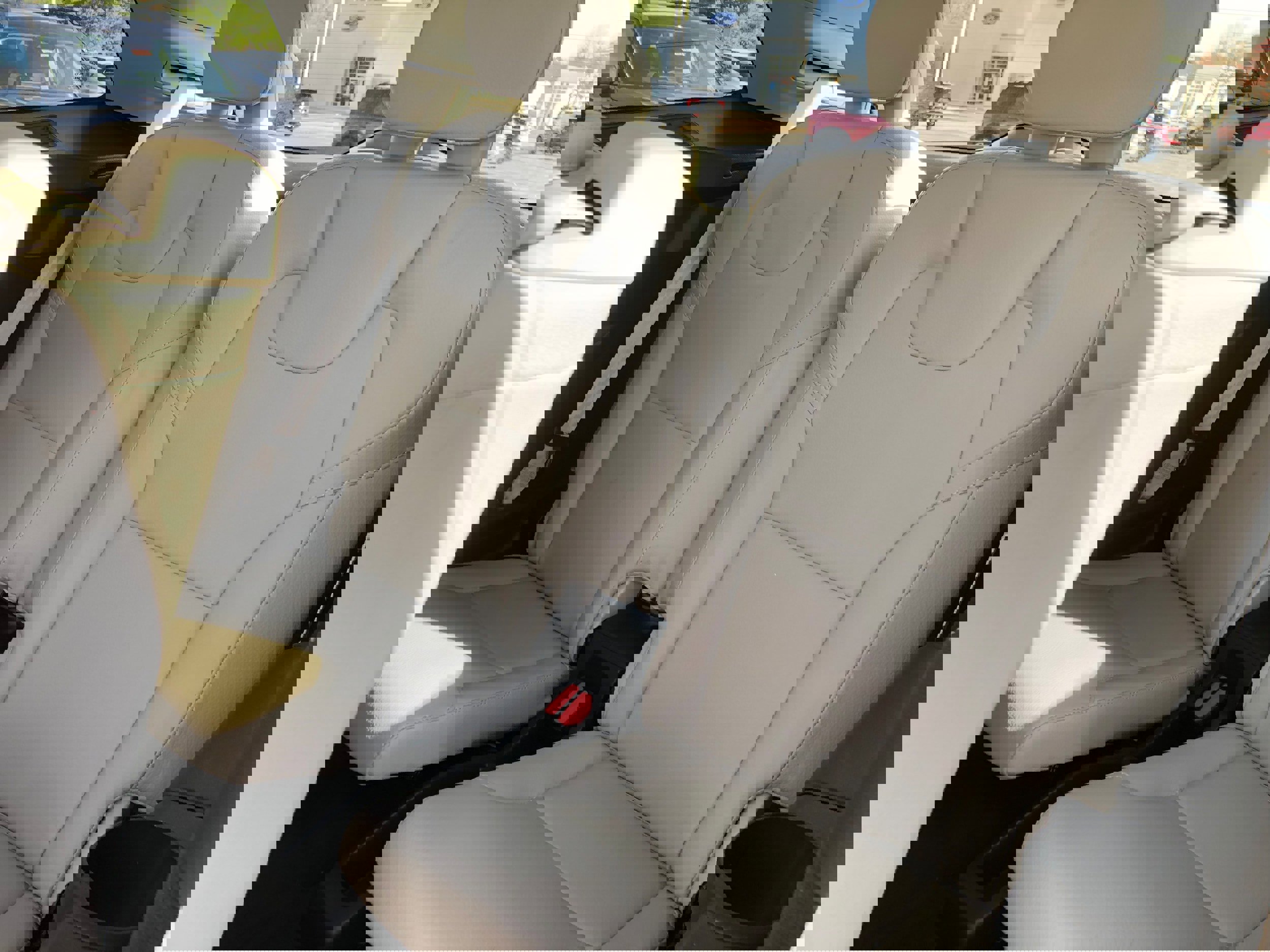 Used 2023 Volvo XC90 B6 Plus image 10