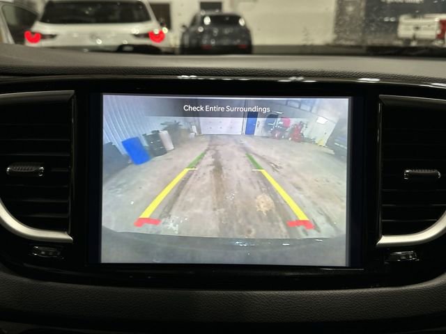 Used 2024 Chrysler Pacifica Touring-L image 26