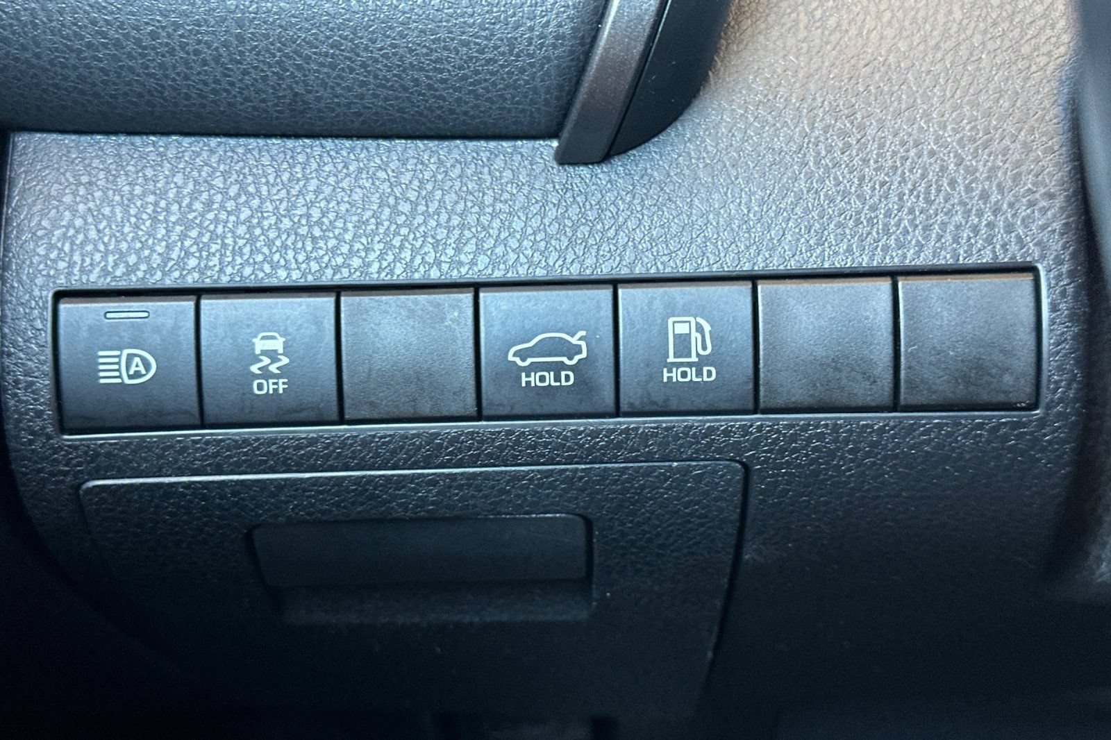 Certified 2020 Toyota Camry SE w/ Carpet Mat Package FWD image 29