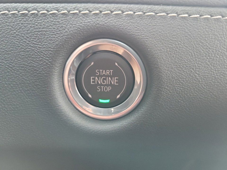 New 2025 Cadillac Escalade ESV Premium Luxury w/ Touring Package image 20