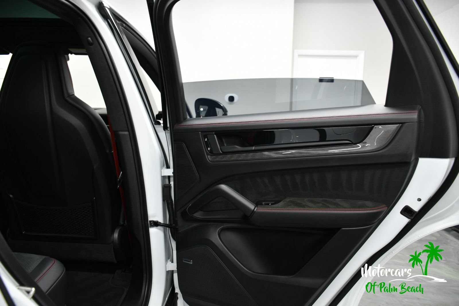 Used 2025 Porsche Cayenne GTS AWD/4WD image 62
