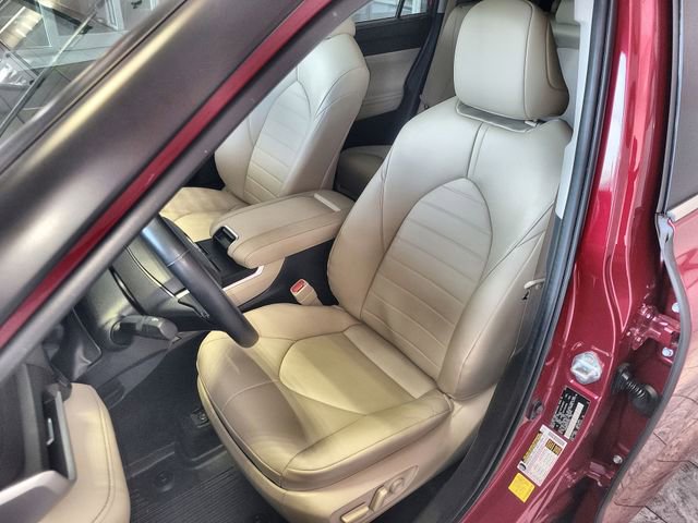 Used 2023 Toyota Highlander XLE image 11