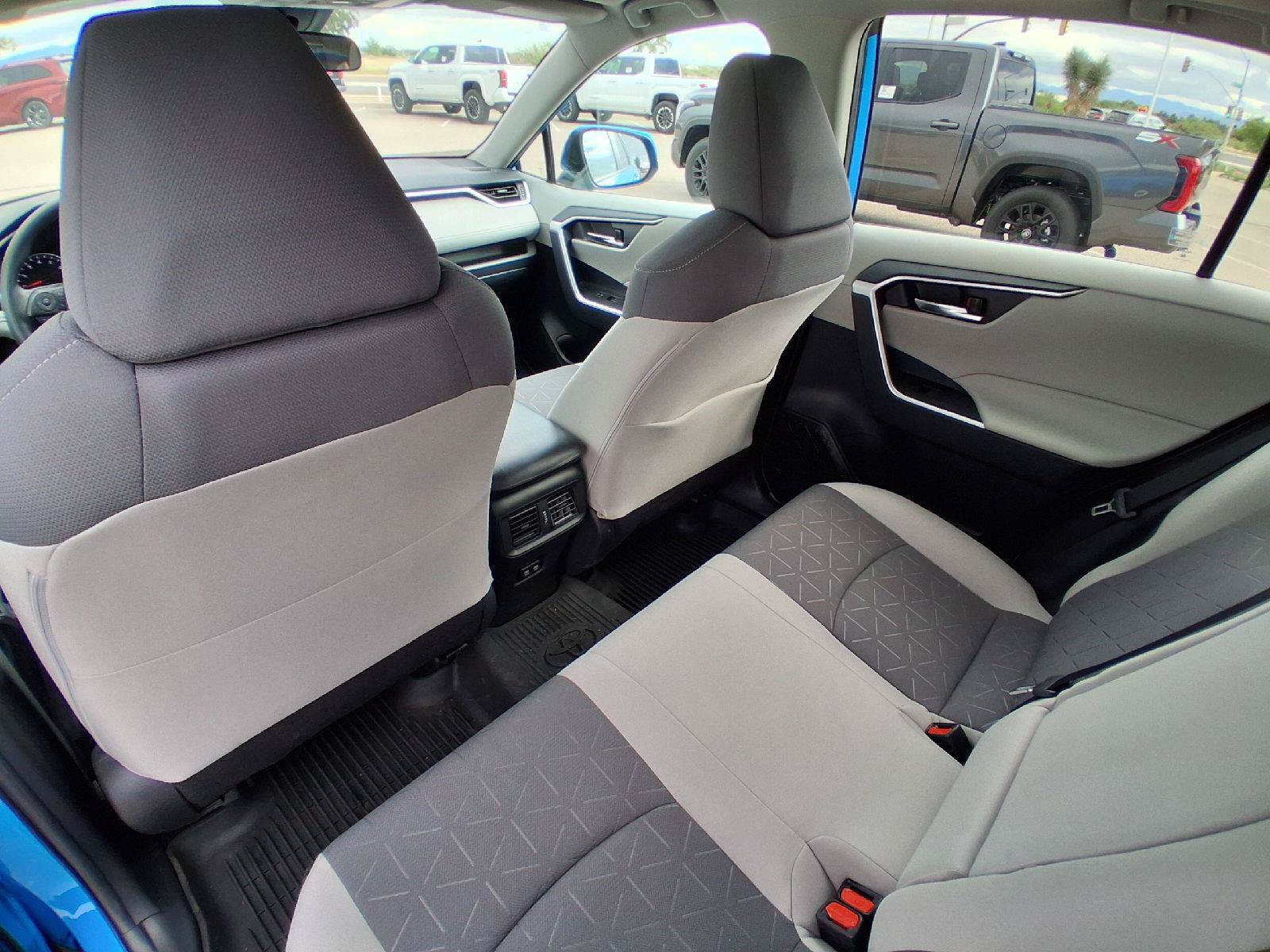 Used 2020 Toyota RAV4 XLE w/ Convenience Package FWD image 19