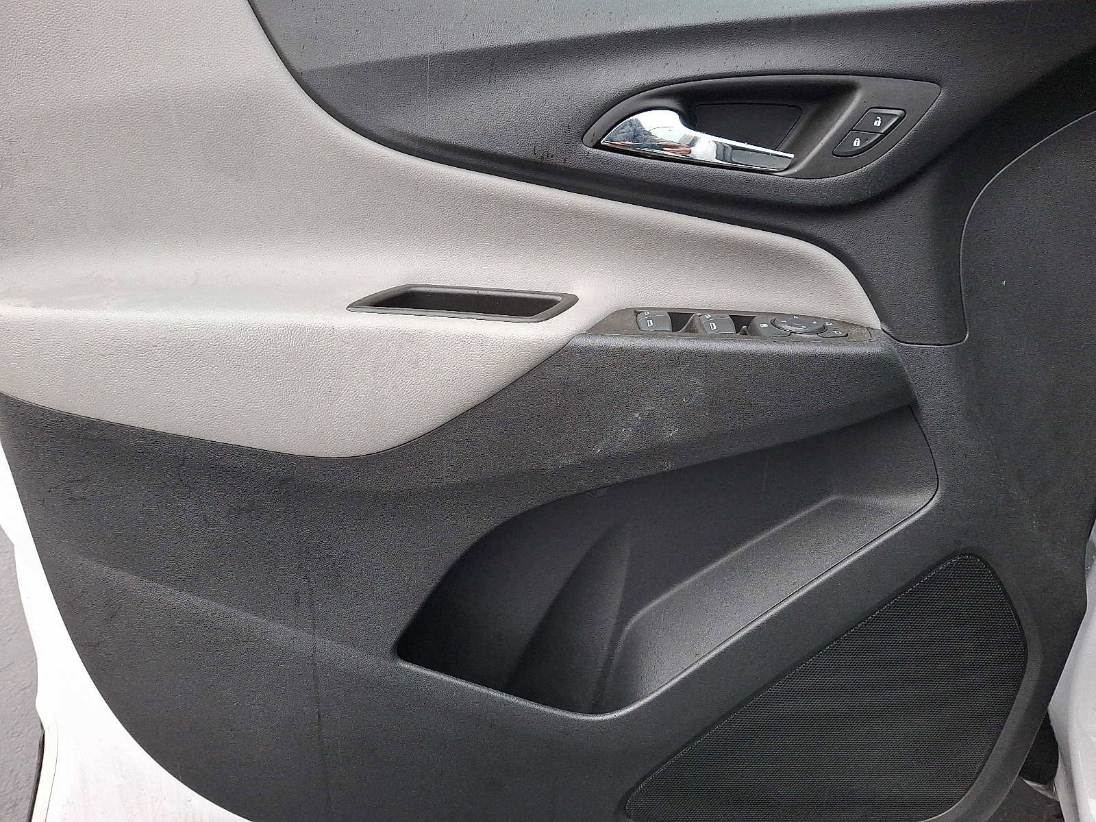 Used 2023 Chevrolet Equinox LS w/ Sport Edition image 12