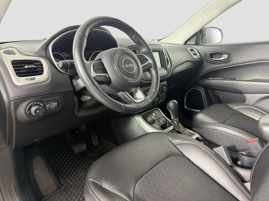 Used 2018 Jeep Compass Latitude w/ Popular Equipment Group AWD/4WD image 28