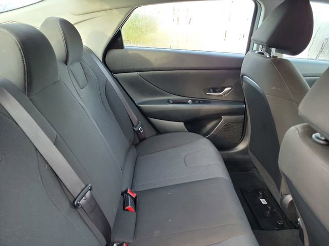 Used 2025 Hyundai Elantra SE image 29