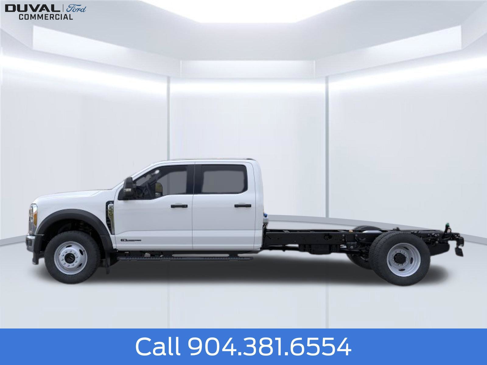New 2026 Ford F550 4x4 Crew Cab image 3