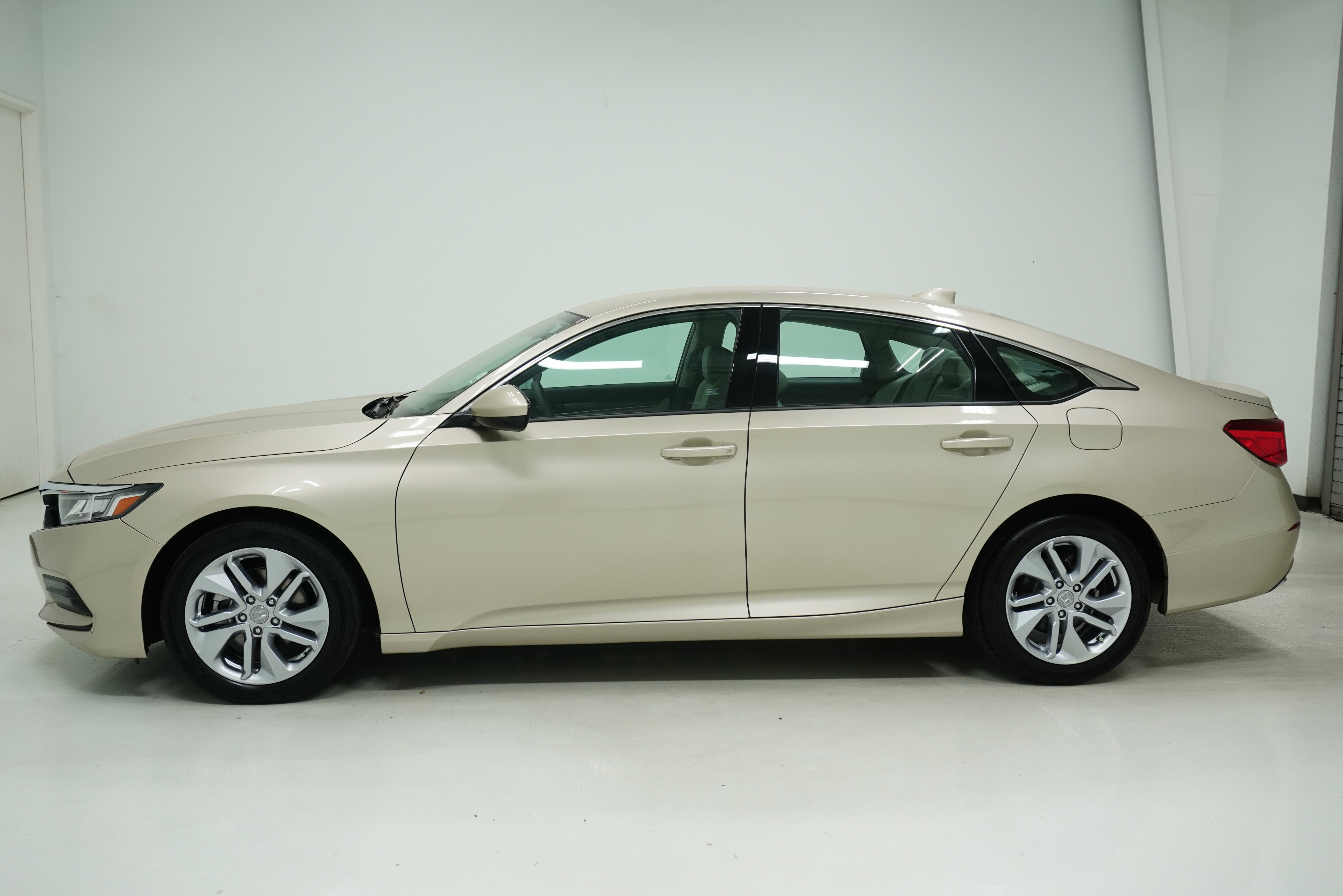 Used 2019 Honda Accord LX image 7
