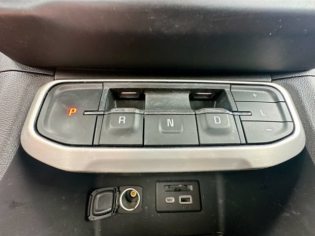 Used 2023 GMC Acadia SLT w/ LPO, Floor Liner Package FWD image 18