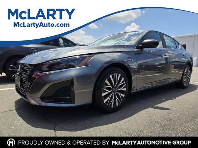 Used 2025 Nissan Altima 2.5 SV FWD image 1