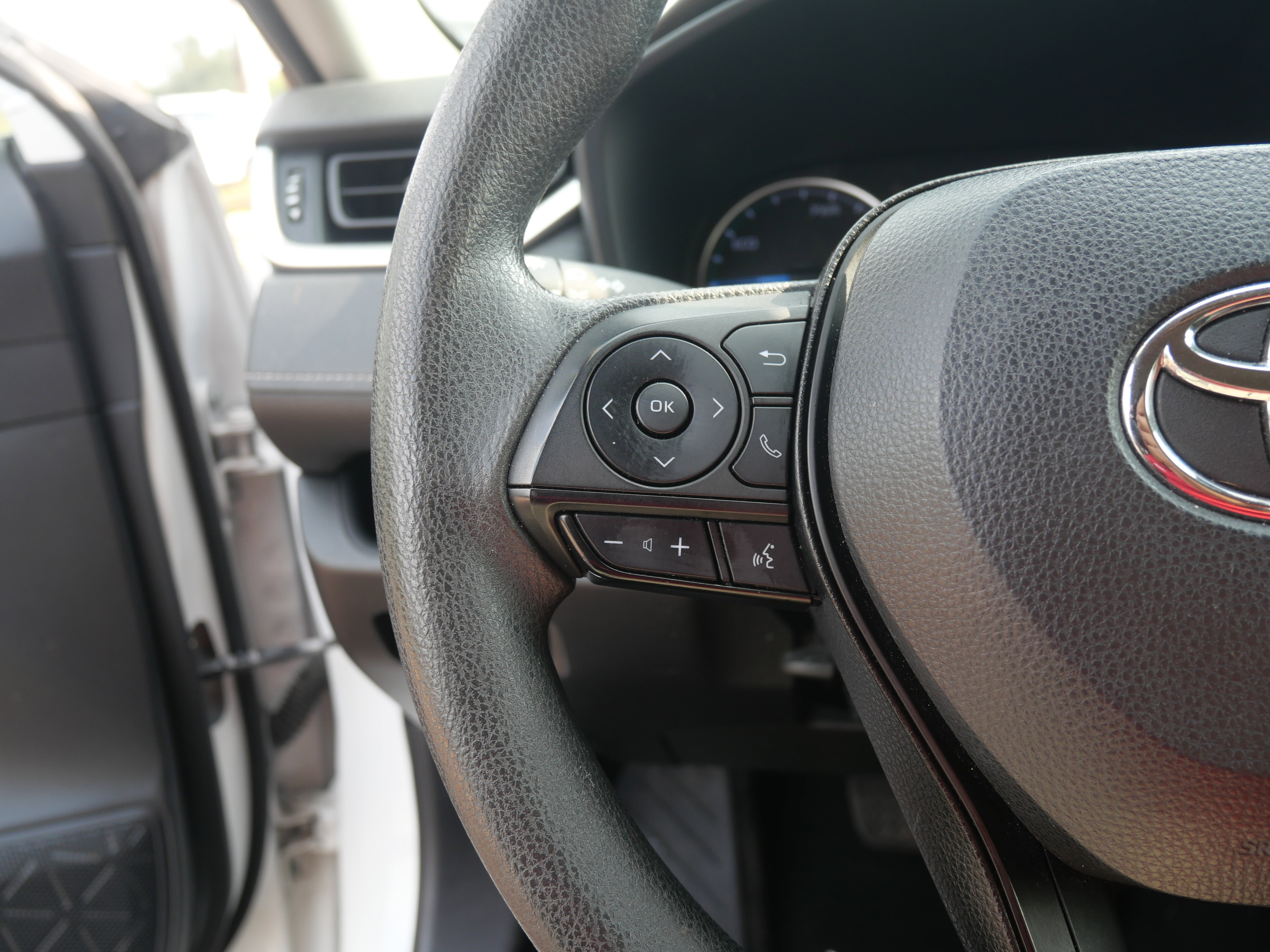 Used 2021 Toyota RAV4 LE image 11