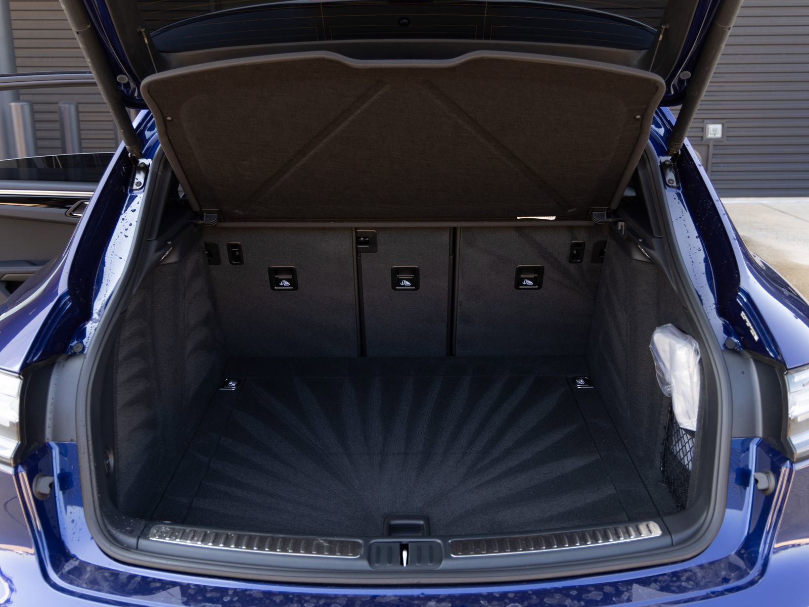 Certified 2025 Porsche Macan image 36