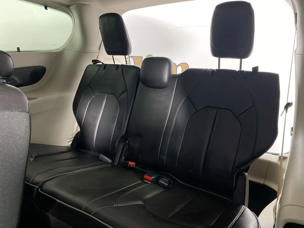 Used 2019 Chrysler Pacifica Limited image 22
