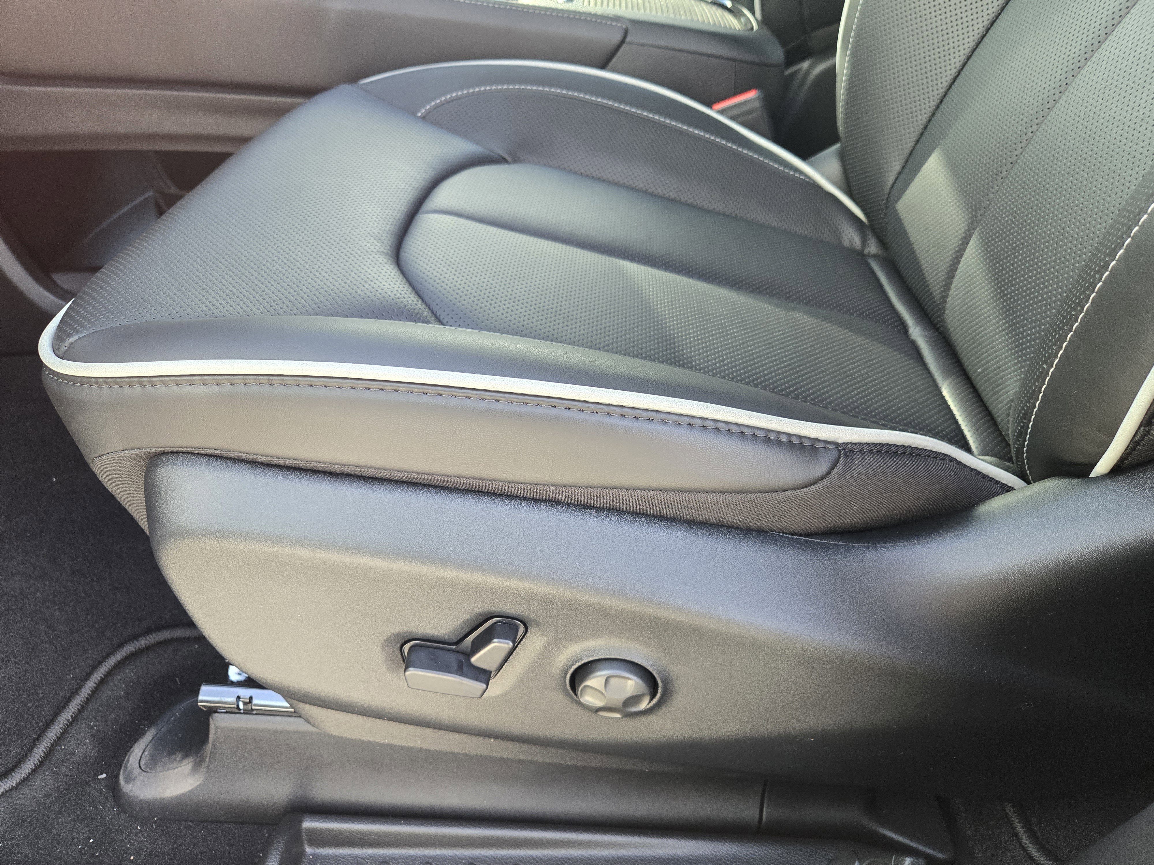 New 2026 Chrysler Pacifica Limited image 19