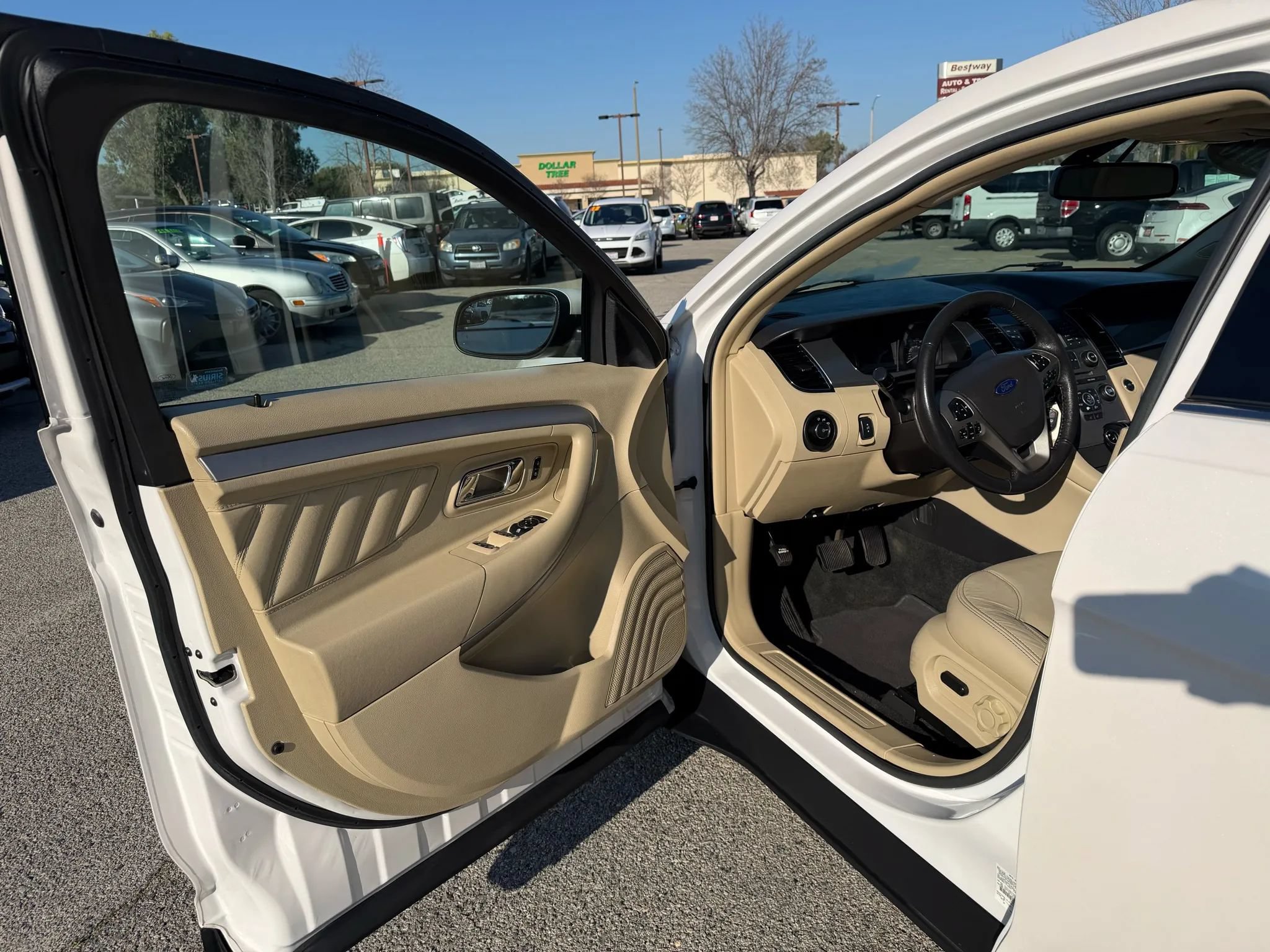 Used 2016 Ford Taurus SEL FWD image 9