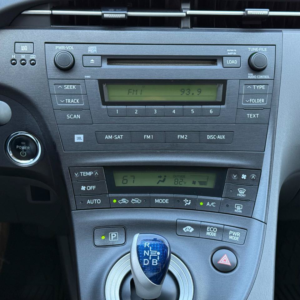 Used 2010 Toyota Prius III Hatchback 4D FWD image 11