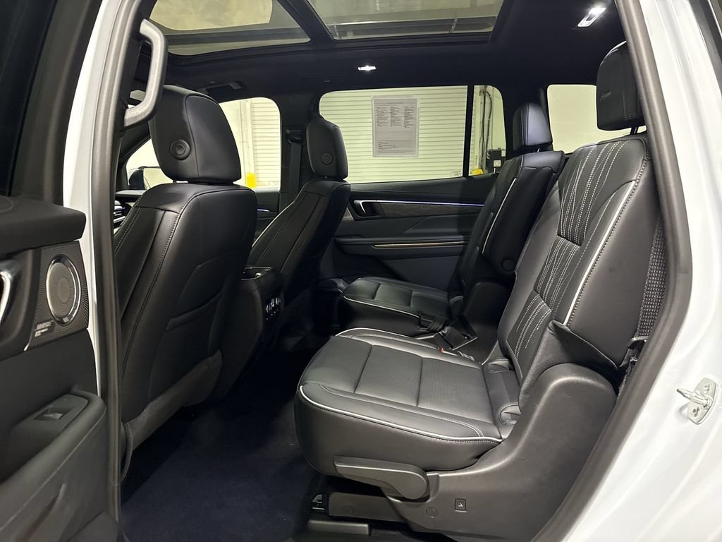Used 2026 Buick Enclave Avenir w/ Super Cruise Package AWD/4WD image 24