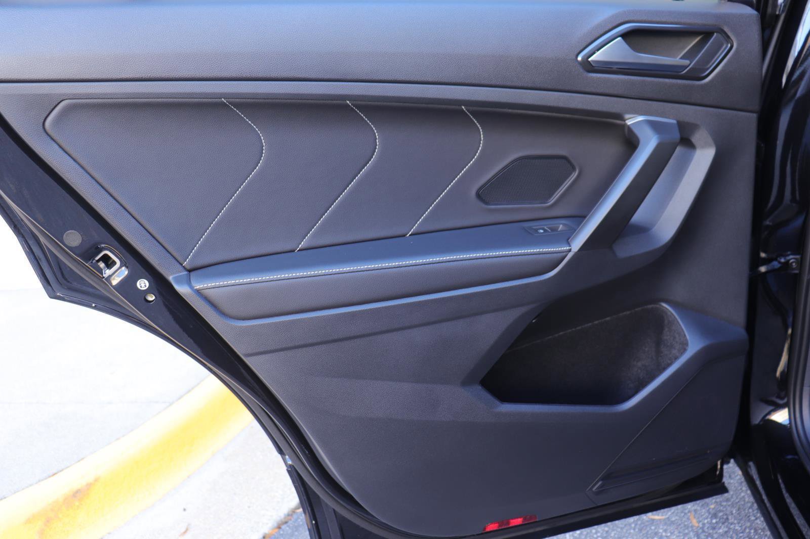 Used 2024 Volkswagen Tiguan SE R-Line image 12