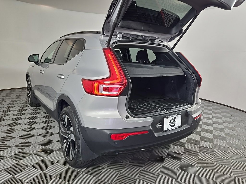 Certified 2023 Volvo XC40 B5 Plus w/ Protection Package Premier image 13