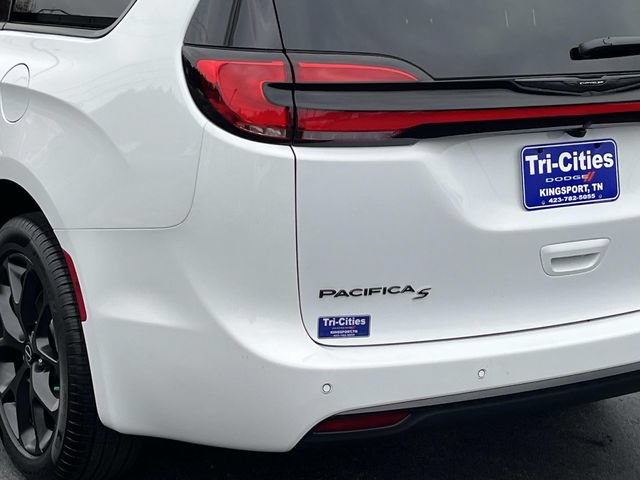 New 2026 Chrysler Pacifica Limited w/ S Appearance Package AWD/4WD image 5