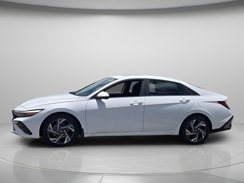 Certified 2024 Hyundai Elantra SEL w/ Convenience Package FWD image 3