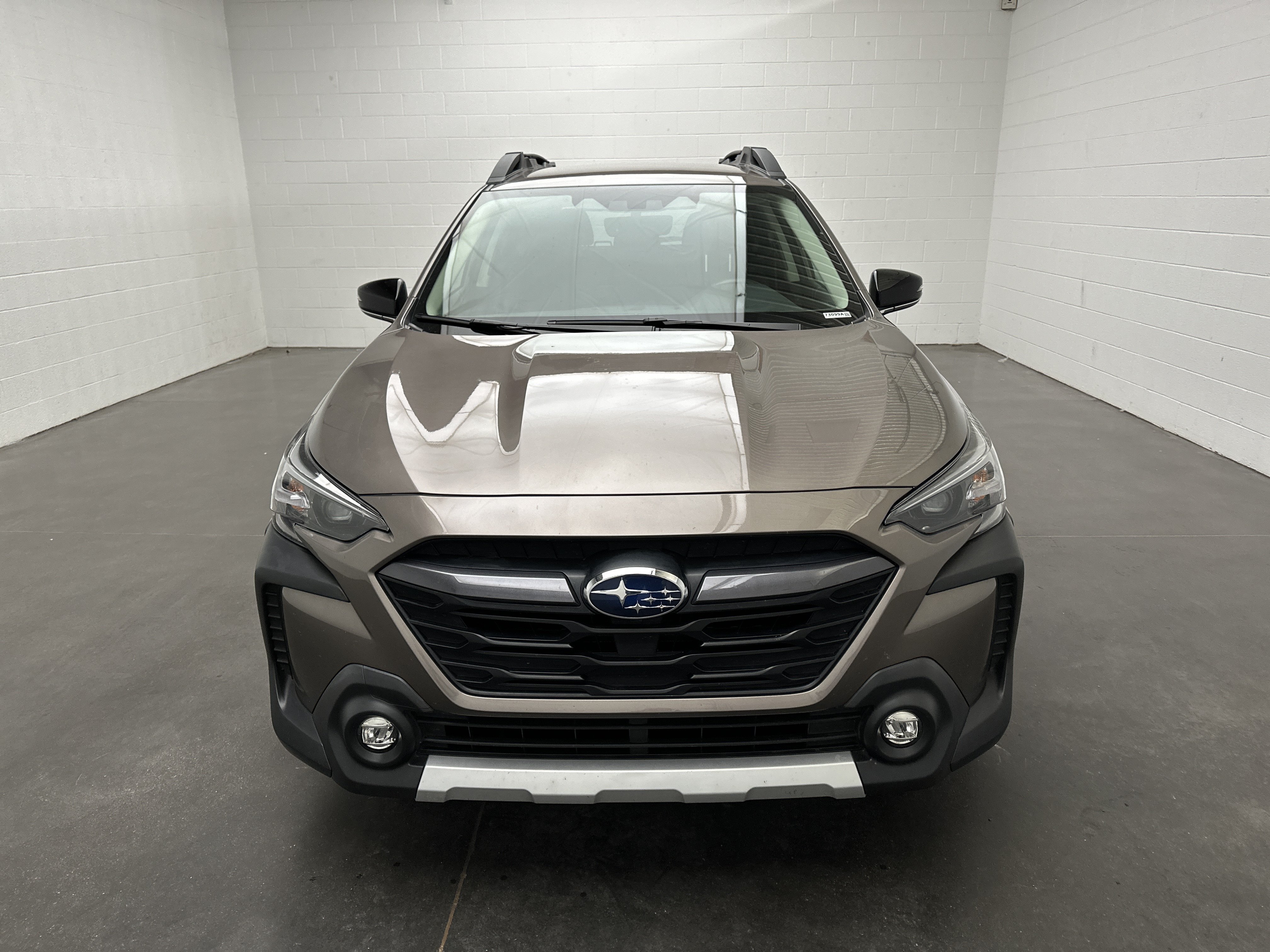 Used 2023 Subaru Outback Limited w/ Popular Package #2 AWD/4WD image 3