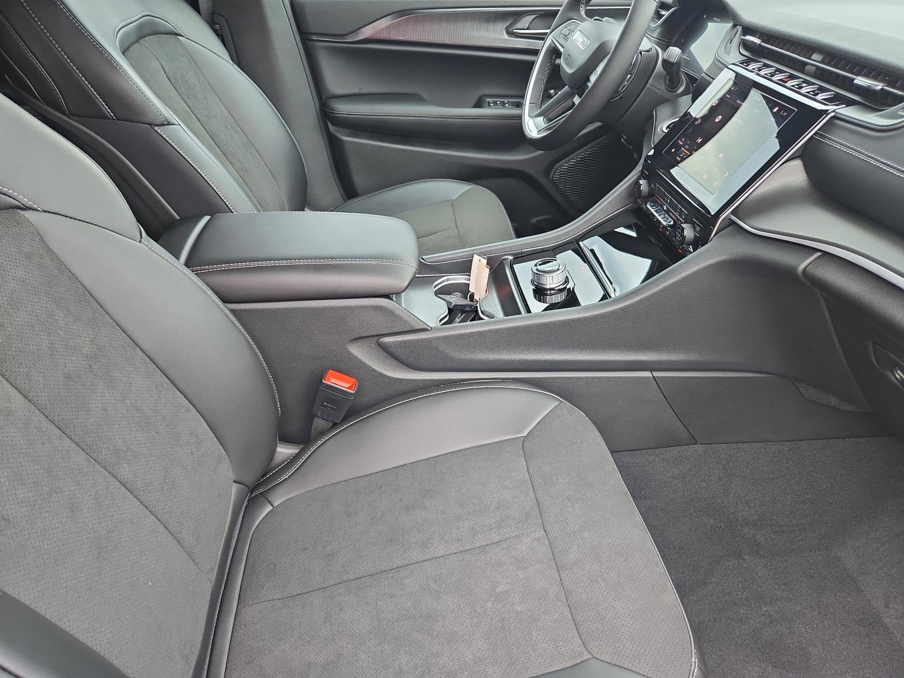 New 2025 Jeep Grand Cherokee L Altitude image 43