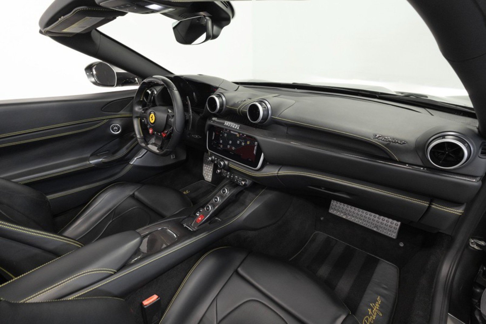 Used 2020 Ferrari Portofino RWD image 50