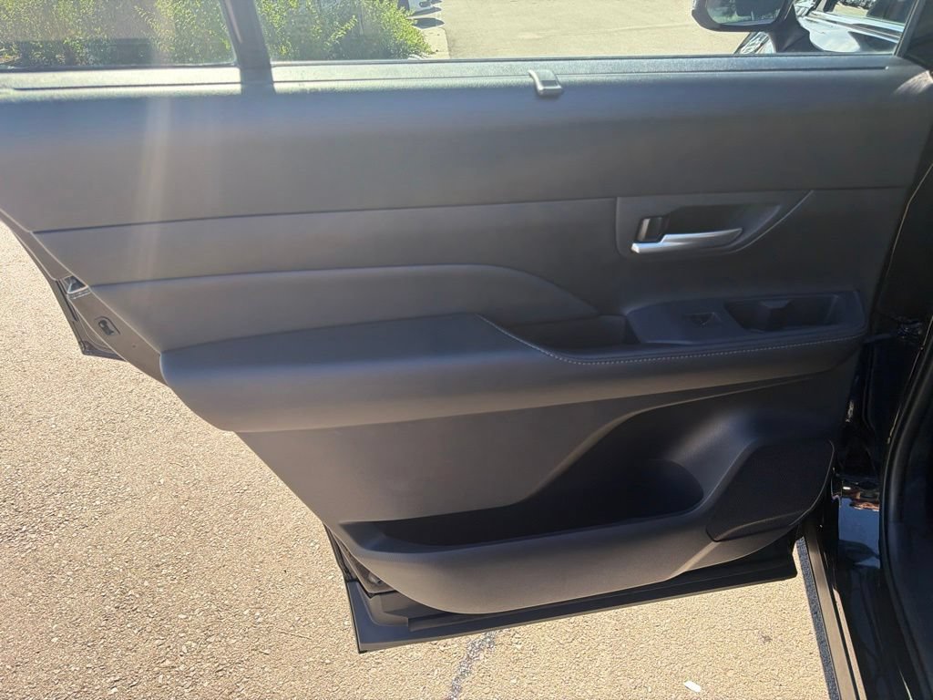 Used 2025 Toyota Grand Highlander AWD image 17