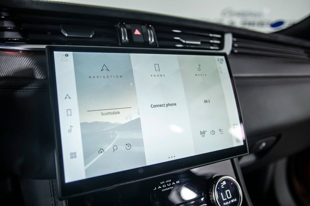 Used 2021 Jaguar F-PACE SVR image 31