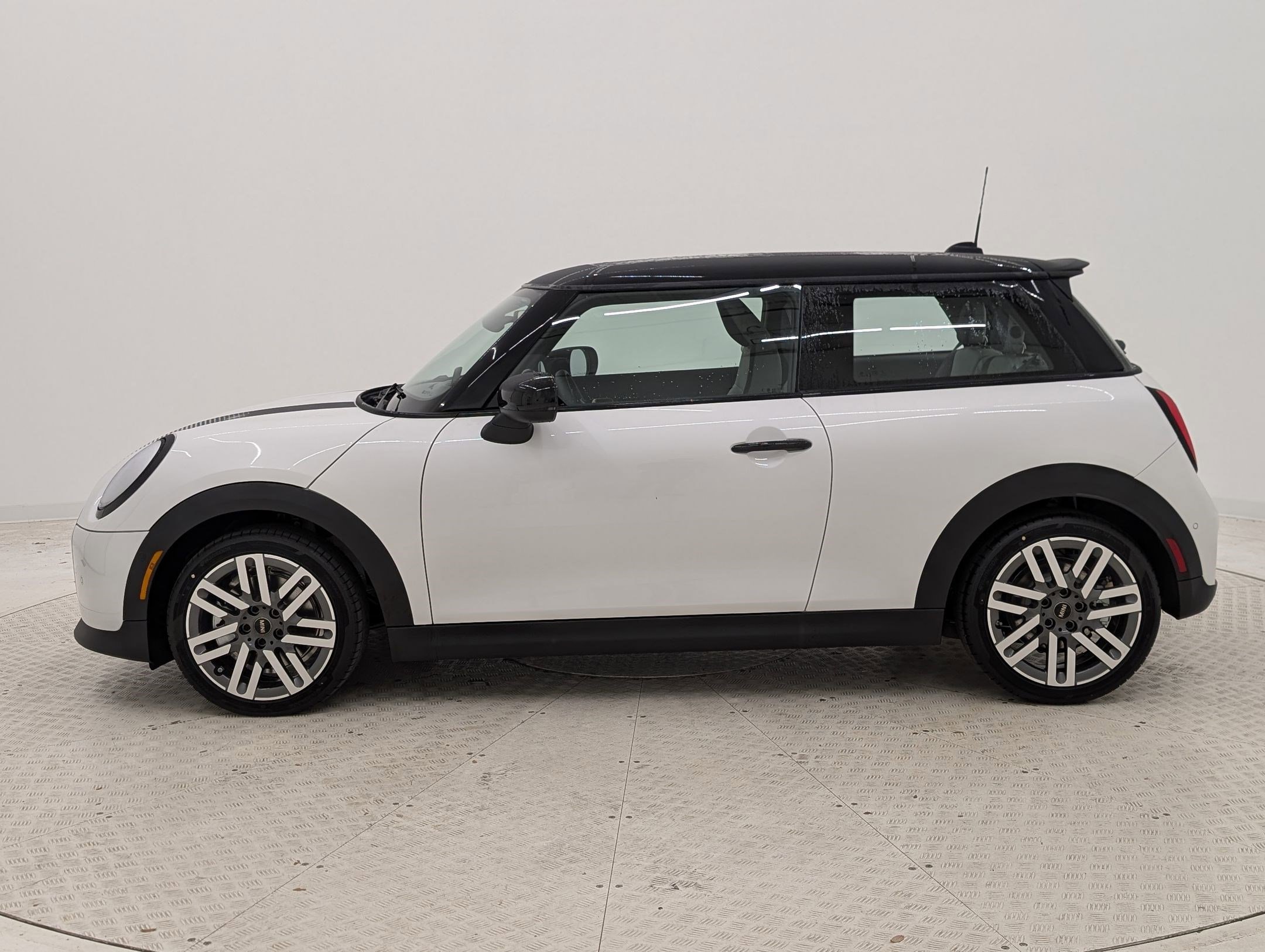 New 2026 MINI Cooper S image 2