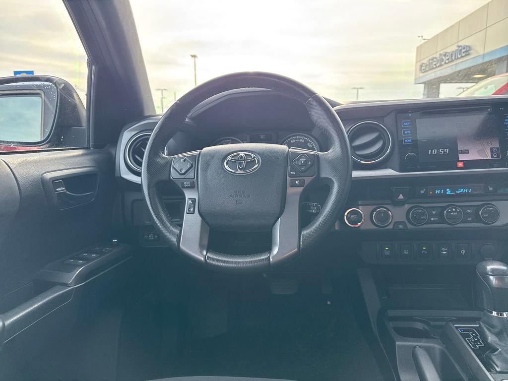 Used 2017 Toyota Tacoma TRD Sport image 17